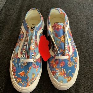 Vans Women's Blue and Pink Floral Sneakers